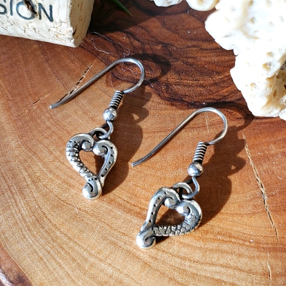 EUC Brighton Heart Bracelet & Earring Set with Tin - Picture 6 of 16